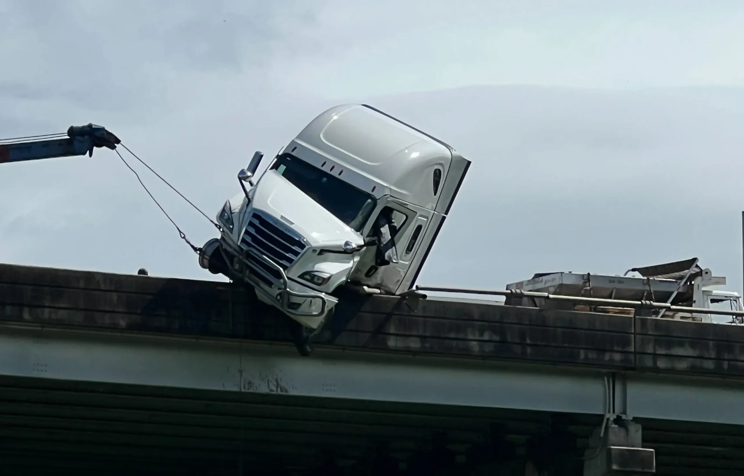 Choosing the Right 18-Wheeler Accident Lawyer in Baton Rouge